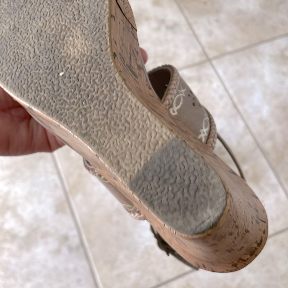 Stylish Beige Wedges by Unknown Brand - Picture 3 of 5